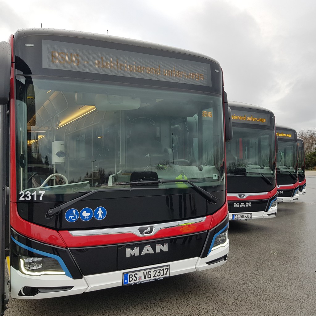 Die ersten E-Busse sind da: BSVG nimmt 2 Gelenk- und 2 Solobusse in&nbsp;Betrieb